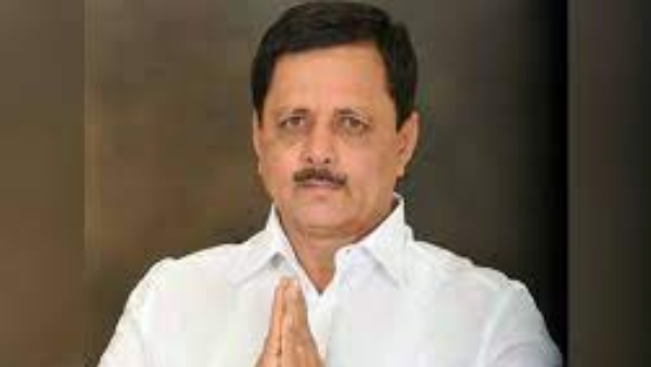 Karnataka BJP MLA Madal Virupakshappa gets bail Supporters welcome him with garlands