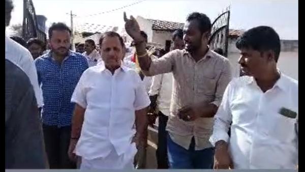 Madal Virupakshappa case: Flex war Continued by BJP leaders in Channagiri