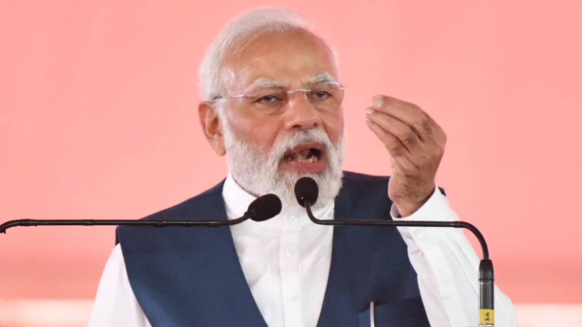 Congress Cant digging hole for me says Narendra Modi in Davanagere 