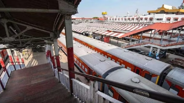 Obscene scene played on Patna railway station TV screen- Passengers shocked!