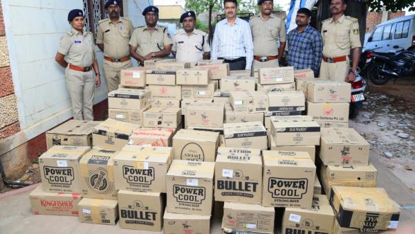 Gift politics from BJP in Srirangapatna: Election commission staff seized more than 500 Gift bags