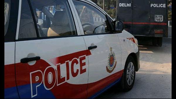 BJP-AAP poster war: Poster against Kejriwal found in Delhi