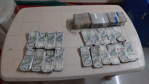 More Than 9 KG Gold Jewellery Seized In Tarikere Check Post