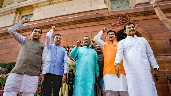 Pralhad Joshi Demanded Rahul Gandhi Should Apologize for His London Speech