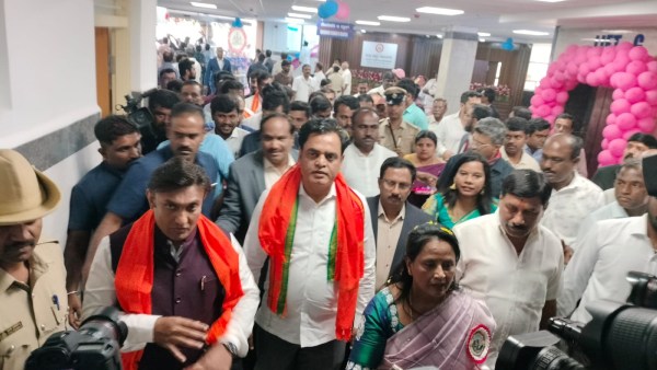  ಕ್ರೆಡಿಟ್ ವಾರ್‌ಗೆ ಸಾಕ್ಷಿಯಾದ ಜಿಲ್ಲಾಸ್ಪತ್ರೆ ಉದ್ಘಾಟನೆ