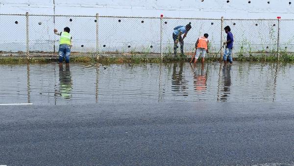 Bengaluru-Mysuru Expressway flooded due to unscientific work: Kannada Organizations Allegation Bengaluru-Mysuru Expressway flooded due to unscientific work: Kannada Organizations Allegation