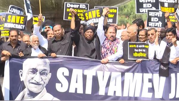 Protest by the opposition wearing black clothes against the central government 