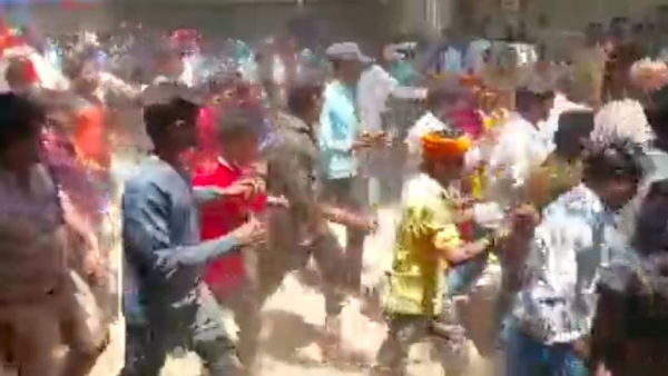 Banjara community attack BS Yediyurappas house ; Section 144 Issued in Shikaripur