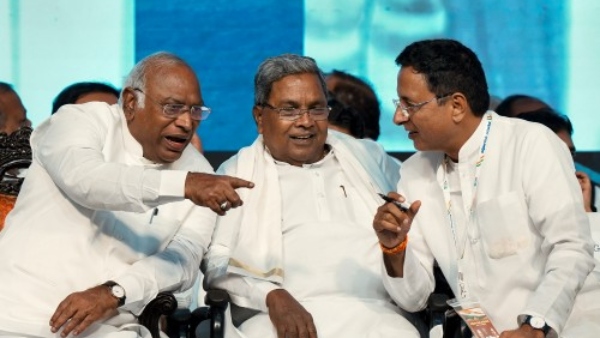 ವಿವಿಧ ಖಾತೆಗಳ ಸಚಿವರಾಗಿಯೂ ಅನುಭವ