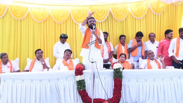 Minister B Sriramulu Sarcasm Against Congress Guarantee Card