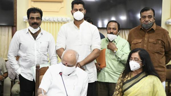 Abhishek Ambareesh will not join politics until I am in politics Says Sumalatha Abhishek Ambareesh will not join politics until I am in politics Says Sumalatha