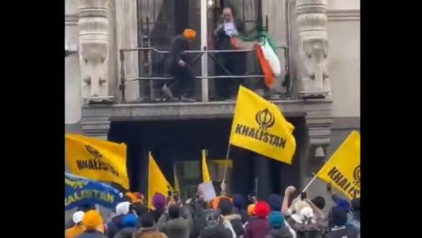Big National Flag of Indian Fly Amid Khalistani Protest In UK High Commission Office Big National Flag of Indian Fly Amid Khalistani Protest In UK High Commission Office
