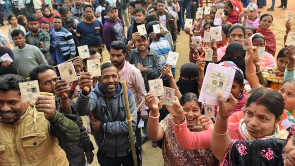 Deadline to link voter ID with Aadhaar card extended, Details