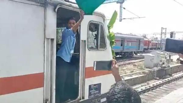 Bengaluru- Mysuru Rajya rani Express with all-women crew flagged off to mark Womens Day Bengaluru- Mysuru Rajya rani Express with all-women crew flagged off to mark Womens Day