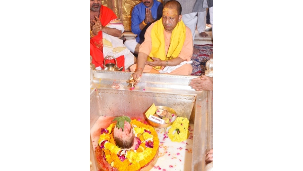 yogi adityanath has visited Kashi Vishwanath temple 100 times 