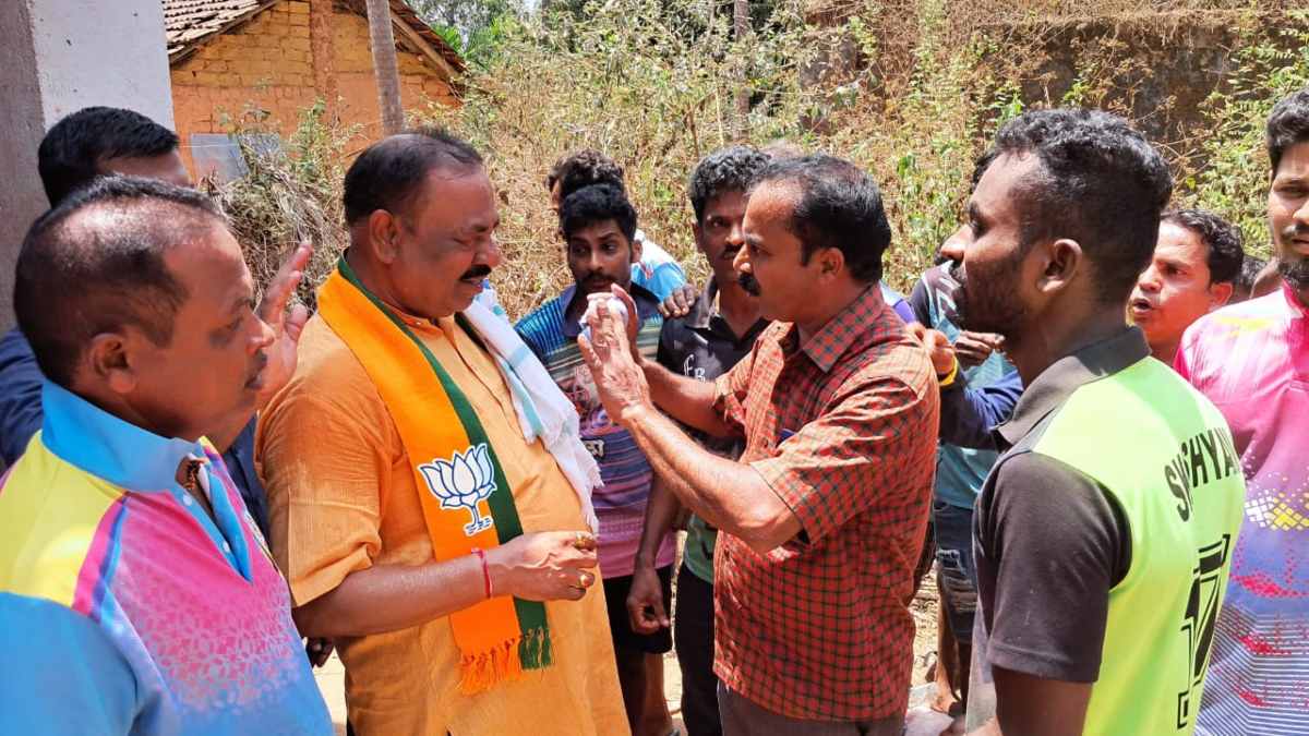 Villagers Outrage Against Karwar MLA Roopali Naik