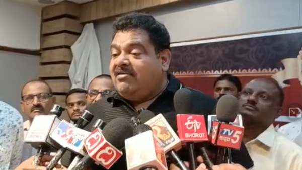 Anil Lad Contest As Congress Rebel Candidate At Ballari