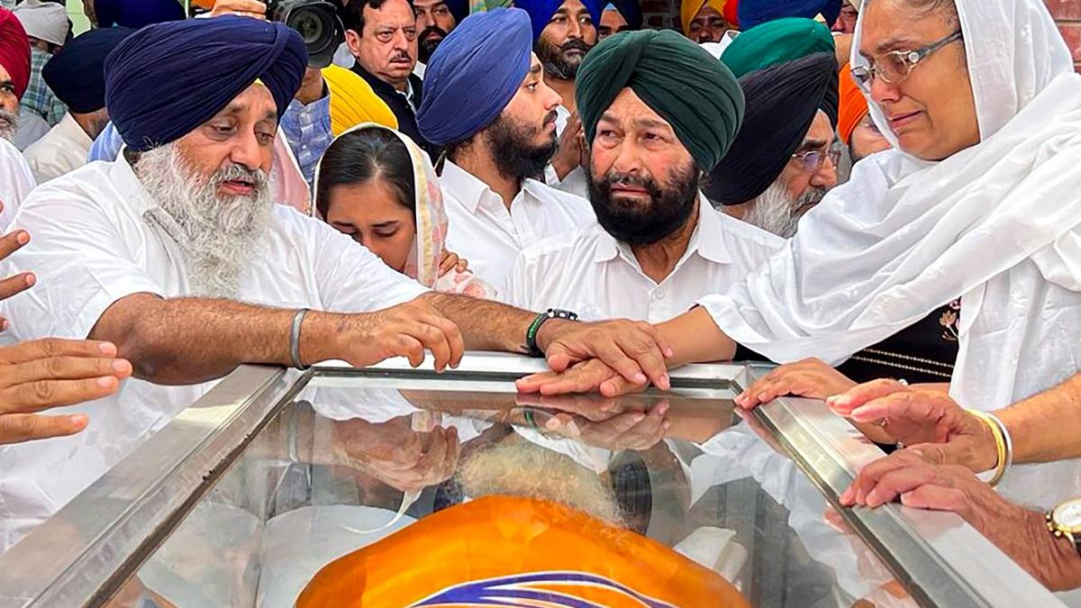 Narendra Modi tributed Parkash Singh Badal Narendra Modi tributed Parkash Singh Badal