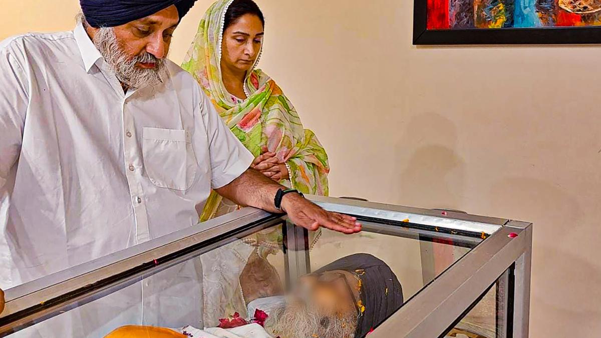 Narendra Modi tributed Parkash Singh Badal Narendra Modi tributed Parkash Singh Badal