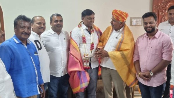 Rebel Trouble For BJP In Gandhinagar Party In Charge Come To Seat Rebel Trouble For BJP In Gandhinagar Party In Charge Come To Seat