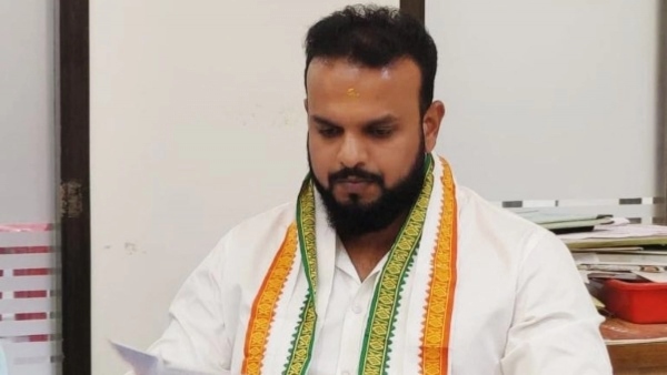 Bommanahalli congress leaders distributed free nandini milk and asked to support KMF