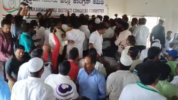 Congress Workers Fight in Chikkmagaluru Congress Office