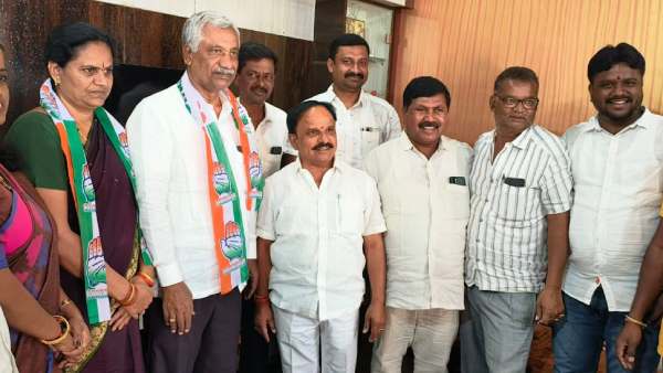 Karnataka elections 2023: Hiriyur: More than 150 BJP workers decided to join Congress