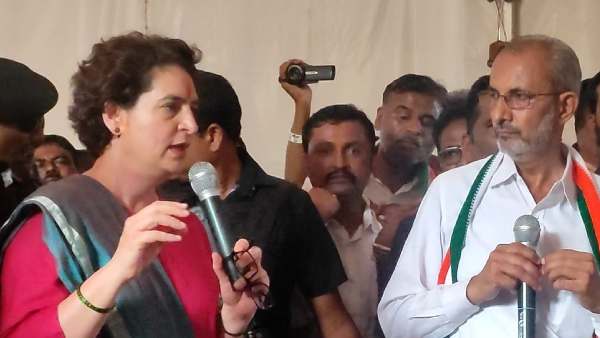 Kadugolla Community Give Sheep To Priyanka Gandhi