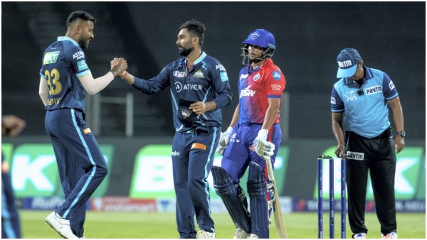 IPL 2023: Warners Heartfelt Gesture to Rishabh Pant Before Delhi Capitals Match Against GT