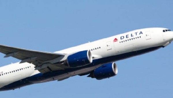 Drunk passenger forced to kisses male attendant on Delta flight