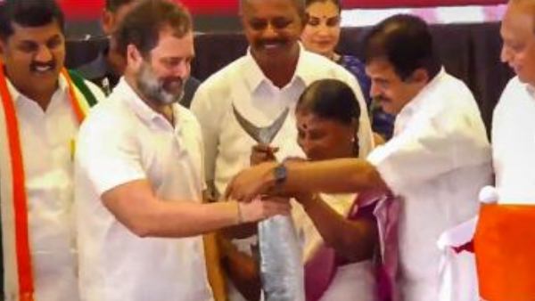 Rahul Gandhi refuses to enter temple as he had touched fish: Netizens reaction