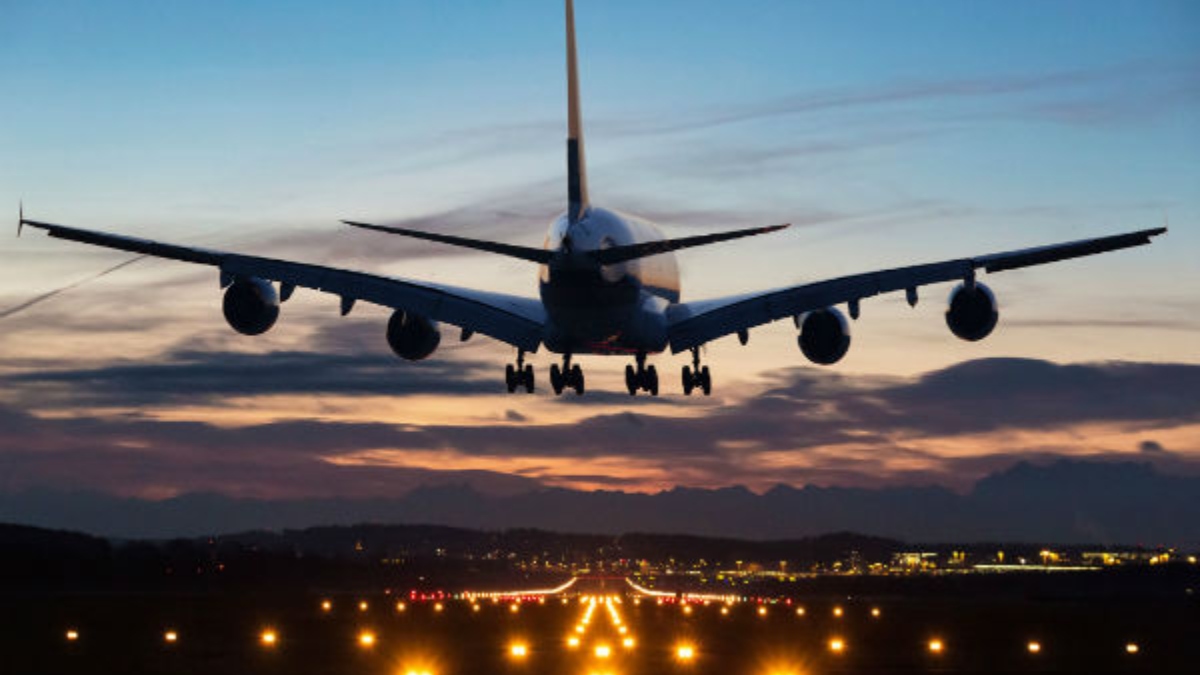 Man tried to open the emergency door of the plane while drunk
