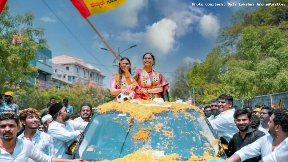 Janardhana Reddy wife Lakshmi Aruna files nomination, Check here her assets details
