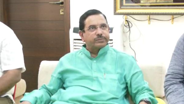 Central Minister Pralhad Joshi Sarcasm Against Jagadish Shettar