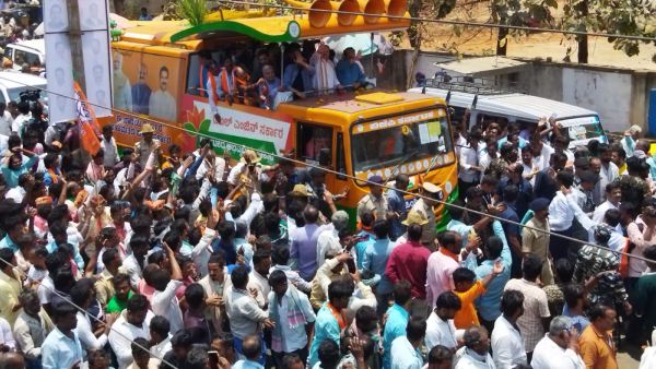 JP Nadda And Actor Kiccha Sudeep Moved Shiggaon In Special Helicopter
