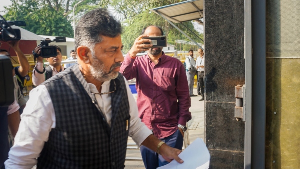 HC extends stay on CBI proceedings against Karnataka Congress chief DK Shivakumar till April 6