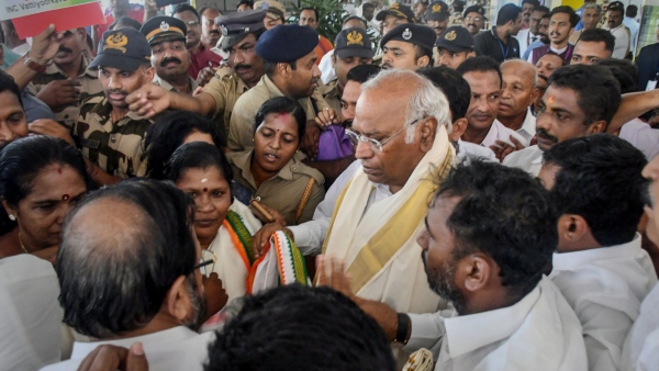 DK Shivakumar wants to use Influence of Mallikarjuna Kharge in Kalaburagi district
