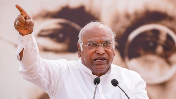 DK Shivakumar wants to use Influence of Mallikarjuna Kharge in Kalaburagi district
