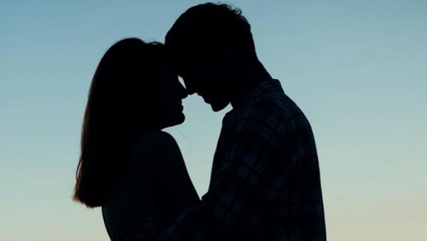 Delhi Metro: Couple kissed in public place- video viral