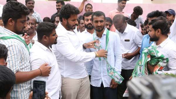 Nikhil Kumaraswamy Outrage Against BJP And Congress