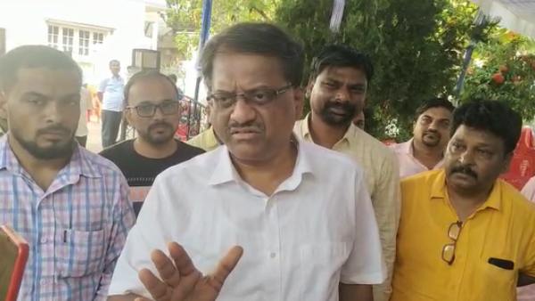 MLC Pradeep Shetter Reaction About Jagdish Shetter Decision