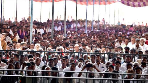 Priyanka Gandhi Hugs A Woman Who Praised Indira Gandhi In Hanur