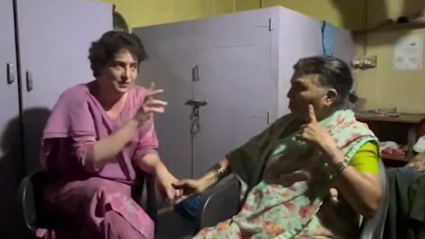 Priyanka Gandi Visited Middle-class Womans House And Explained The Congress Guarantee Schemes