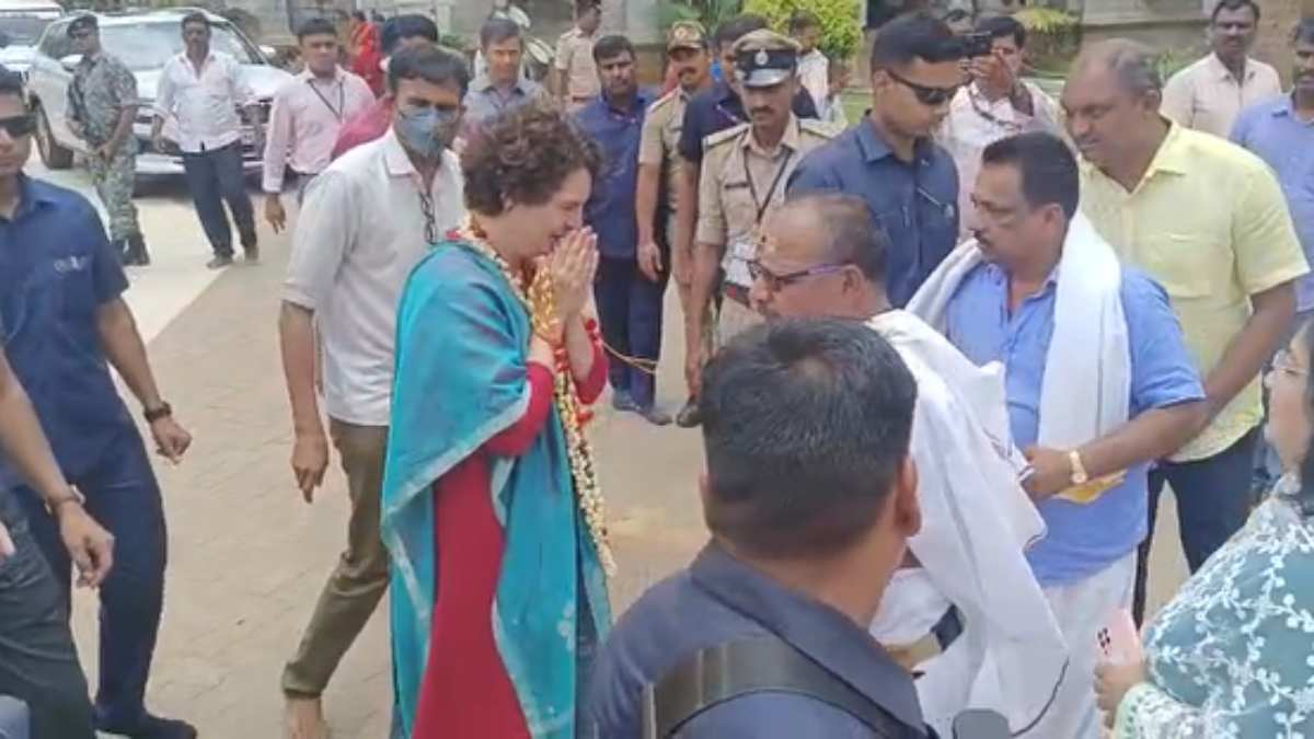 Priyanka Gandhi Vadra Visit Sringeri Sharadamba Temple
