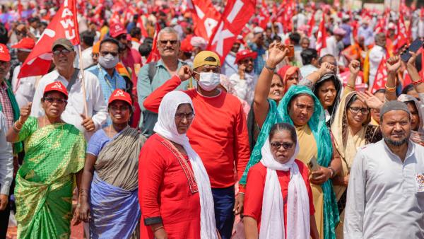 Farmers and Labourers Staged a Protest at Delhis Ramlila Maidan