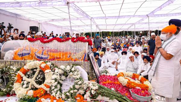 PM Narendra Modi tributed Parkash Singh Badal 