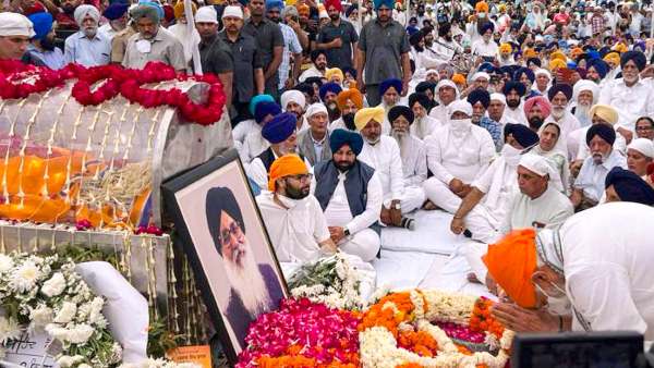 PM Narendra Modi tributed Parkash Singh Badal 