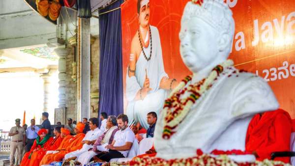 Panchamasali Swamiji at Rahul Gandhi programme: Indirect message to the community? Inside story