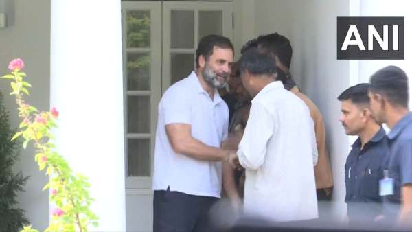 An emotional Rahul Gandhi while vacating his Delhi bungalow