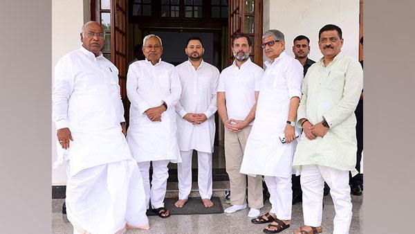 Opposition unity visit: Nitish Kumar, Tejashwi Yadav visit Rahul Gandhi, Kharge house 